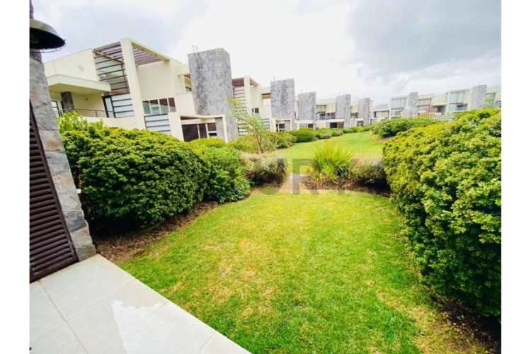 SE VENDE ESPACIOSO Y MODERNO TOWNHOUSE CHICUREO