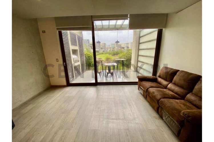 SE VENDE ESPACIOSO Y MODERNO TOWNHOUSE CHICUREO