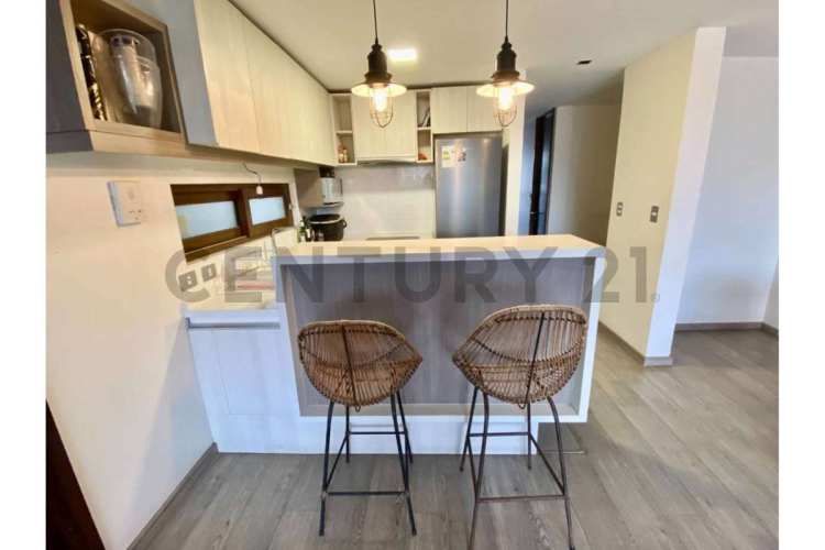 SE VENDE ESPACIOSO Y MODERNO TOWNHOUSE CHICUREO