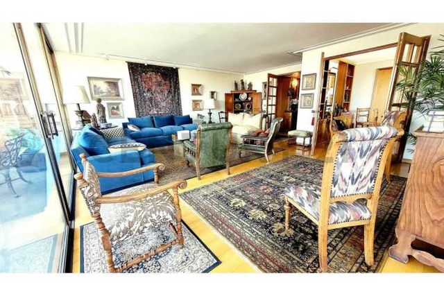 AMPLIO DEPARTAMENTO, 4 DORM, EL GOLF, LAS CONDES