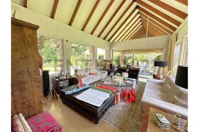 CASA EN VENTA EN LO BARNECHEA IMPECABLE