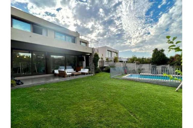 EXCELENTE CASA MEDITERRANEA EN VENTA CHAMISERO