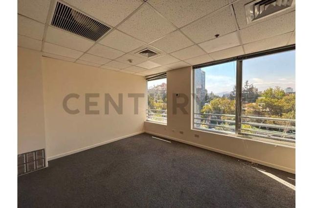 SE ARRIENDA OFICINA EXCELENTE UBICACIÓN VITACURA