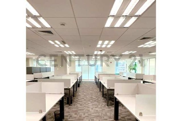 ARRIENDO OFICINA BARRIO EL GOLF, METRO ALCANTARA