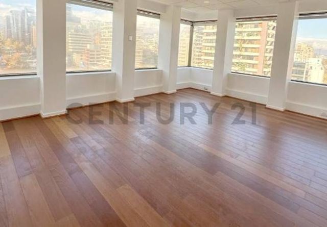 EXCELENTE OFICINA PARA ARRIENDO EN PLENO BARRIO EL GOLF