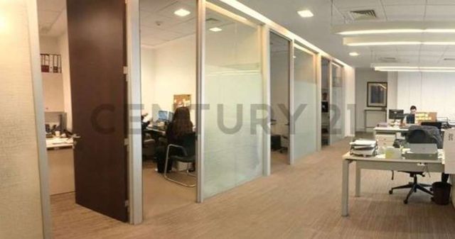 COMODA OFICINA EN ARRIENDO EN LAS CONDES