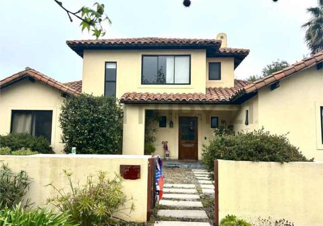 SE VENDE LINDA CASA EN CONDOMINIO LOS PORTONES