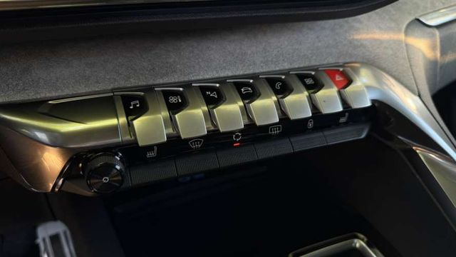 Peugeot 3008 130 EAT8 1.5 AUT (2022)