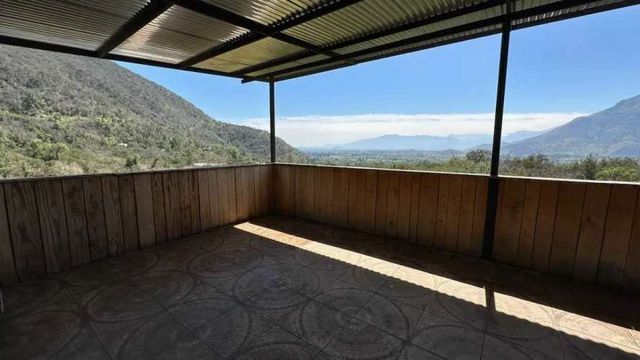 Hermosa casa con gran terreno y vista.  (123168)