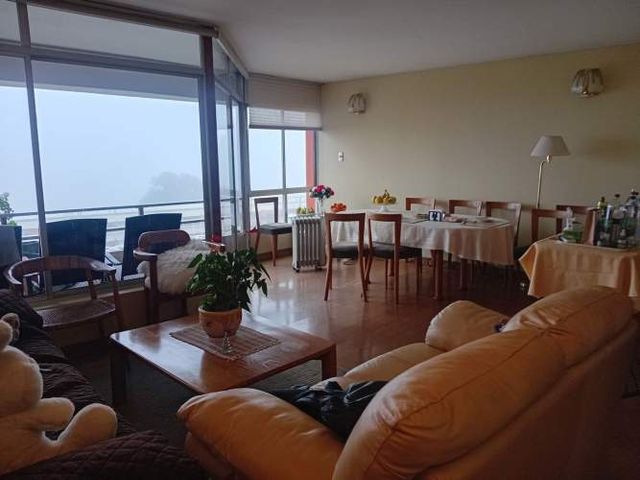 Cómodo con linda vista al mar, movilización a la puerta, minutos de 15 norte.