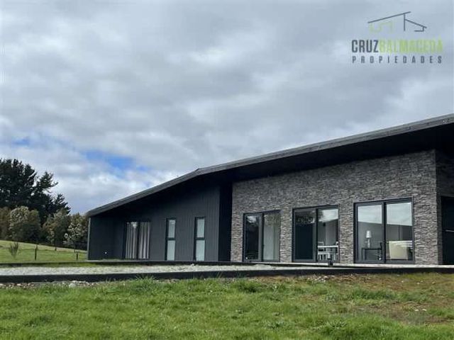 CASA Amplia y como nueva, condominio cerrado con seguridad 24 hrs