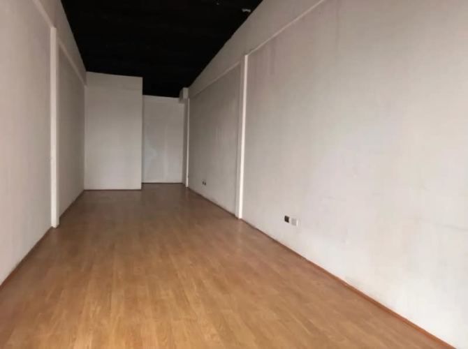 Local CALLE EJÉRCITO ESQUINA AV COLÓN