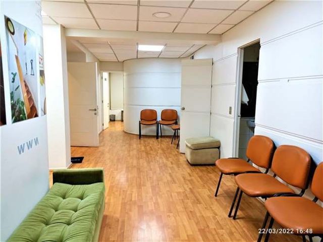 OFICINA METRO LOS LEONES//PROVIDENCIA