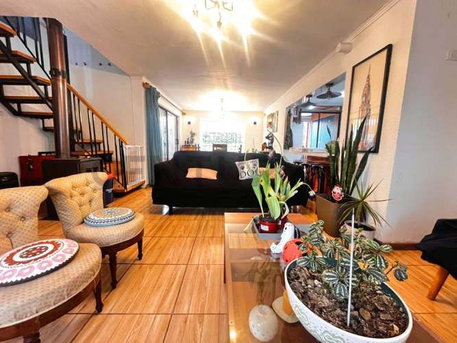 Se vende casa solida, sector Peñuelas