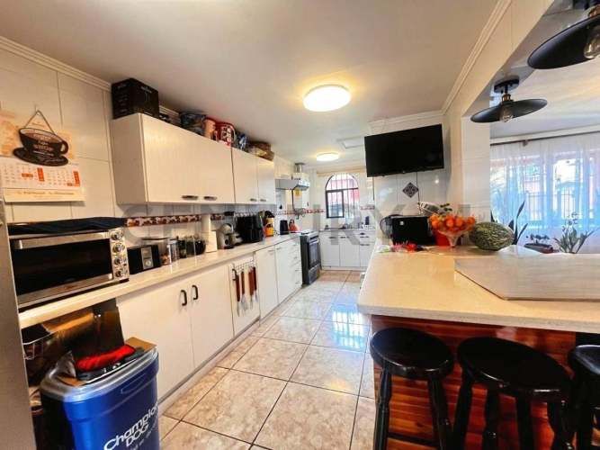 Se vende casa solida, sector Peñuelas