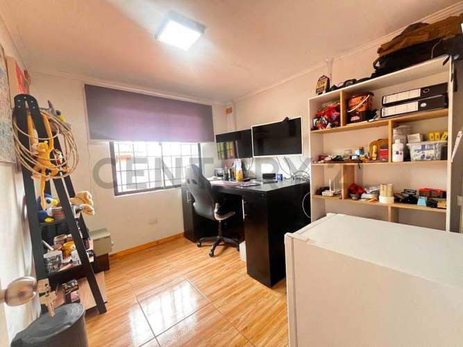 Se vende casa solida, sector Peñuelas