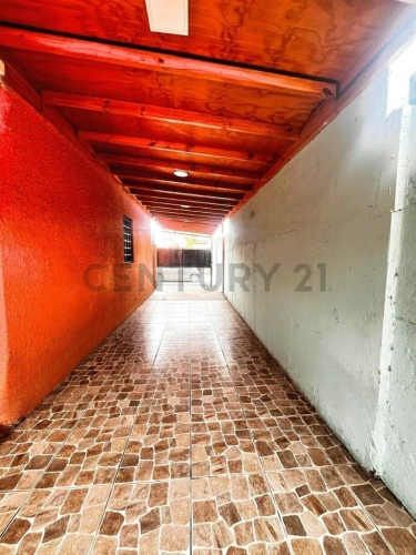 Se vende casa solida, sector Peñuelas