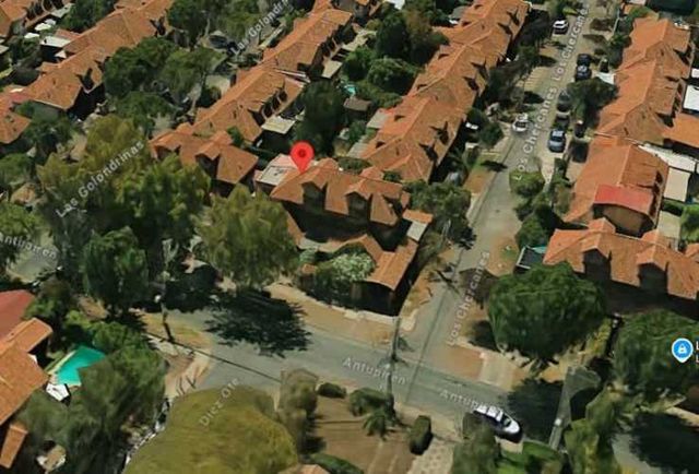 CASA Casa 3 Pisos en excelente ubicación