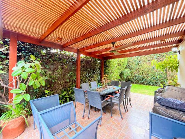 VENTA CASA 4HAB 3BA ÑUÑOA