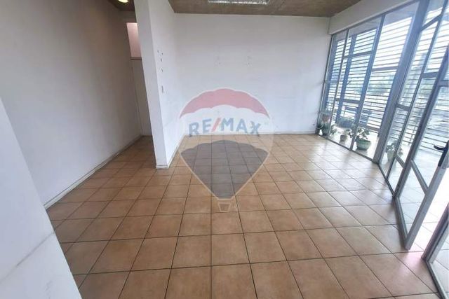 Oficina  en 5 de abril / gral velásquez