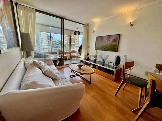 Venta céntrico e iluminado departamento Coraceros