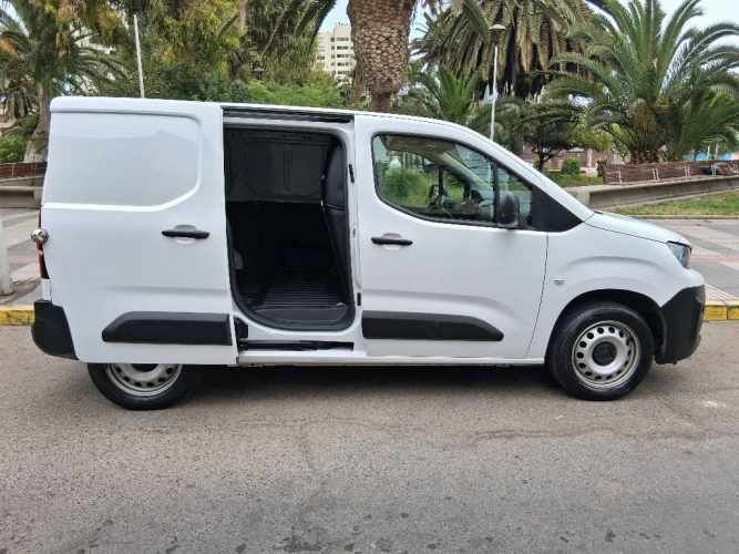 Peugeot Partner 2023, caja 6 marchas