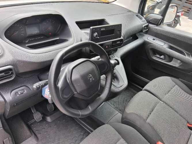 Peugeot Partner 2023, caja 6 marchas