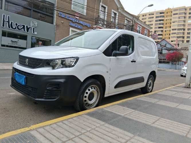 Peugeot Partner 2023, caja 6 marchas