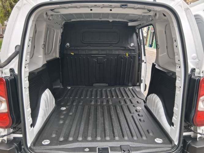 Peugeot Partner 2023, caja 6 marchas