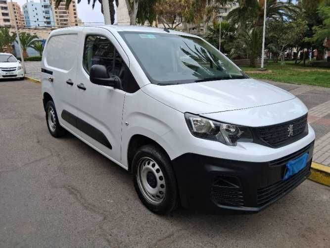Peugeot Partner 2023, caja 6 marchas