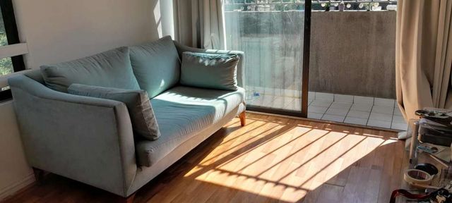 VENDO SILLON PATAS DE CAOBA SEMINUEBO 2 CUERPOS.