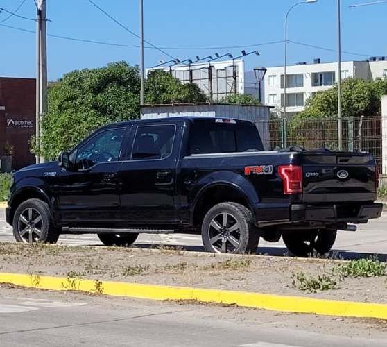 FORD F150 LARIAT 5.0 V8