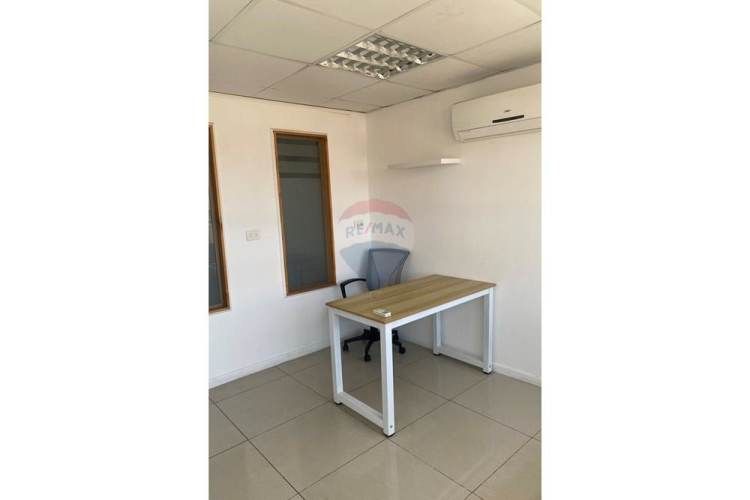 Se vende edificio comercial con arrendatarios