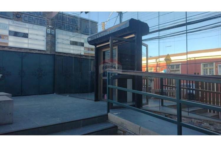 Se vende edificio comercial con arrendatarios