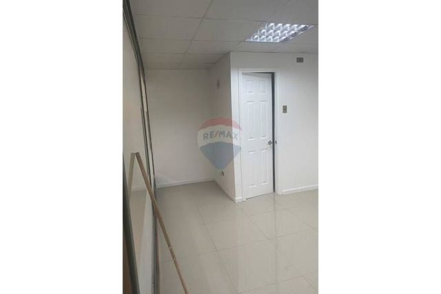 Se vende edificio comercial con arrendatarios