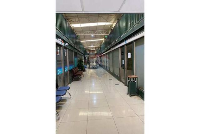 Se vende edificio comercial con arrendatarios