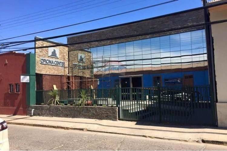 Se vende edificio comercial con arrendatarios