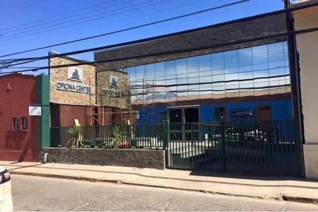 Se vende edificio comercial con arrendatarios