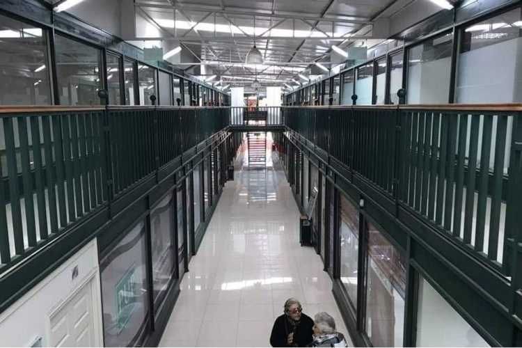 Se vende edificio comercial con arrendatarios