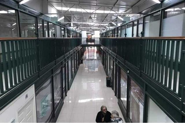 Se vende edificio comercial con arrendatarios