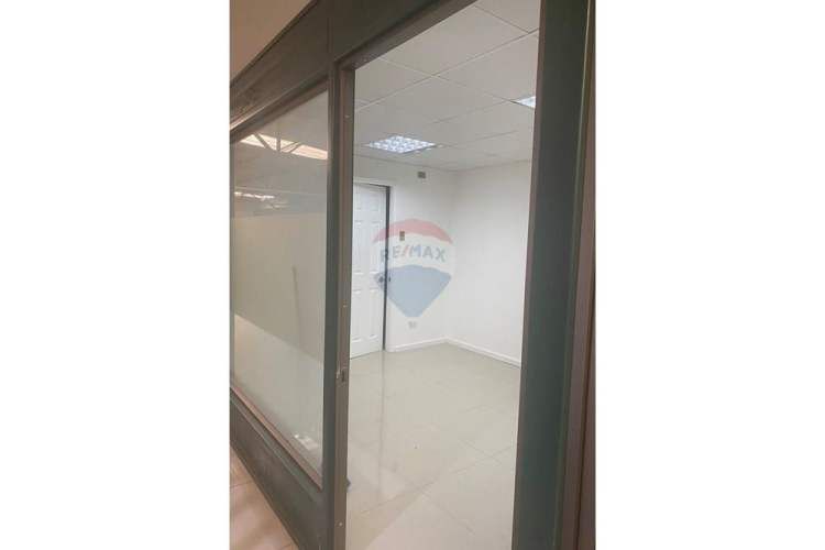 Se vende edificio comercial con arrendatarios