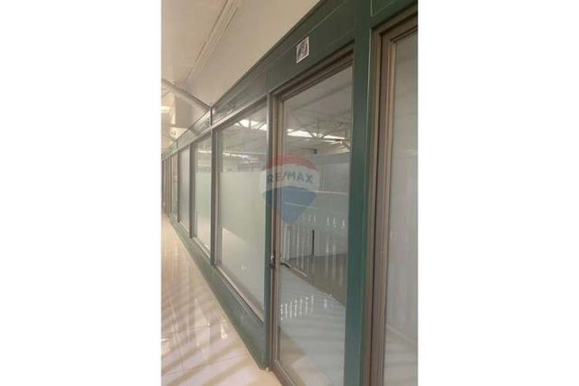 Se vende edificio comercial con arrendatarios