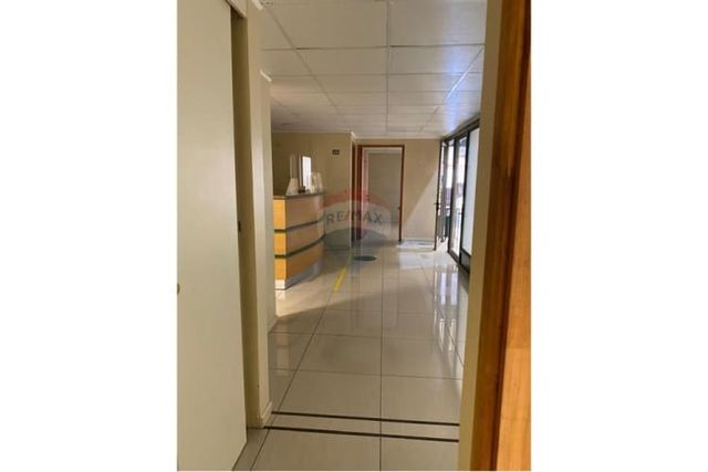 Se vende edificio comercial con arrendatarios