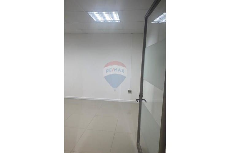 Se vende edificio comercial con arrendatarios