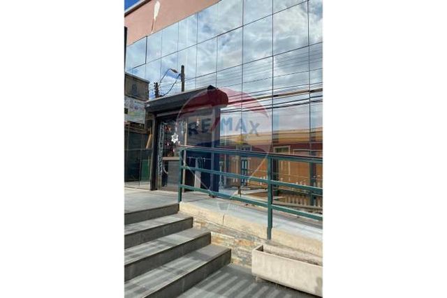 Se vende edificio comercial con arrendatarios