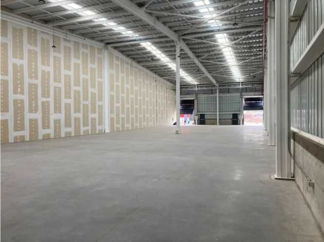 Arriendo bodega de 800 m2 en PI de Lo Espejo.