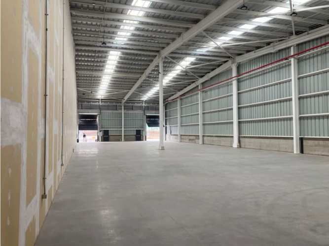 Arriendo bodega de 800 m2 en PI de Lo Espejo.