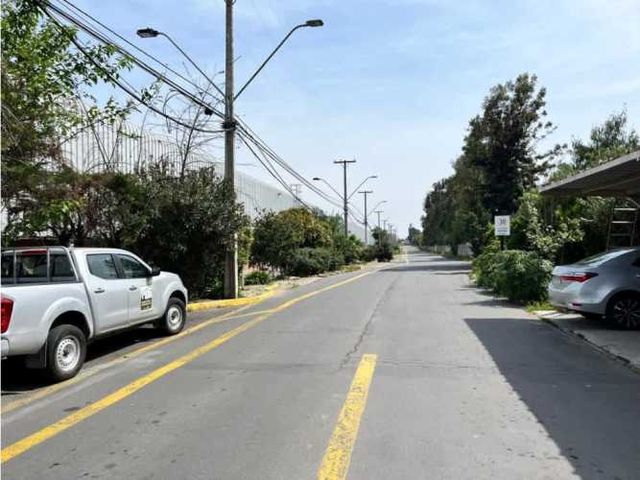 Arriendo bodega c/of de 1.404 m2 en La Vara San Bernardo.