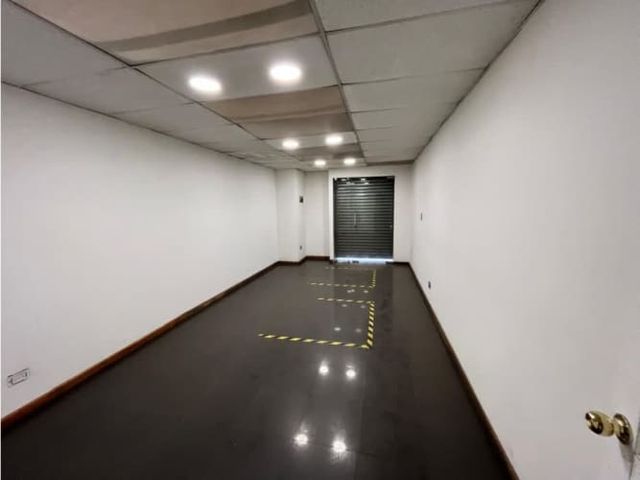 Arriendo bodega c/of de 1.404 m2 en La Vara San Bernardo.