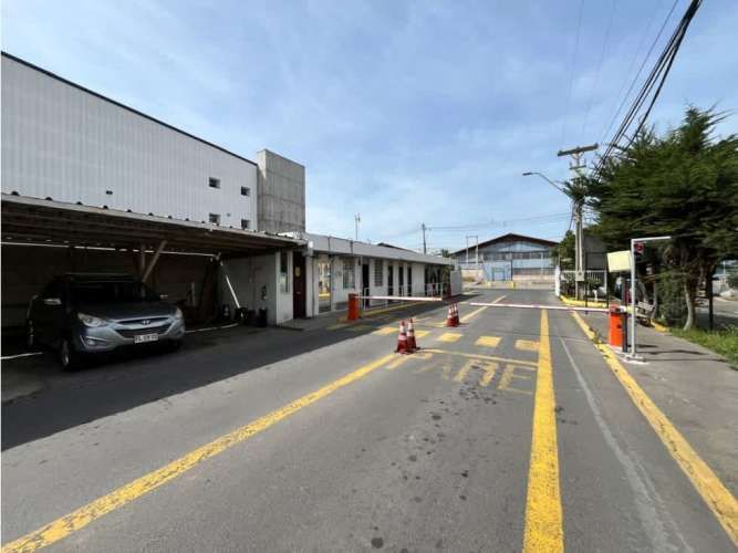 Arriendo bodega c/of de 1.404 m2 en La Vara San Bernardo.